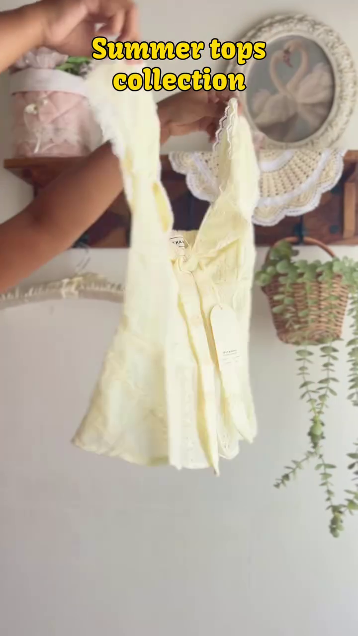 Vintage Lace Blouse – Timeless Feminine Elegance