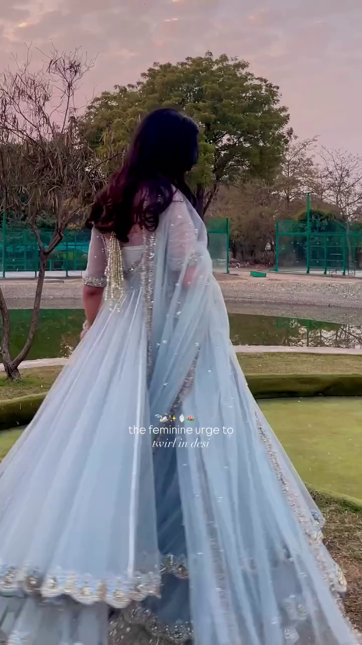 Flowing Silhouette for Royal Look