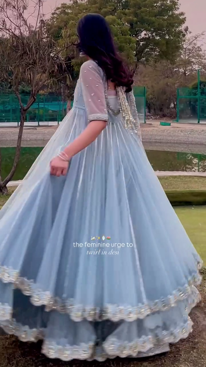 Flowing Silhouette for Royal Look